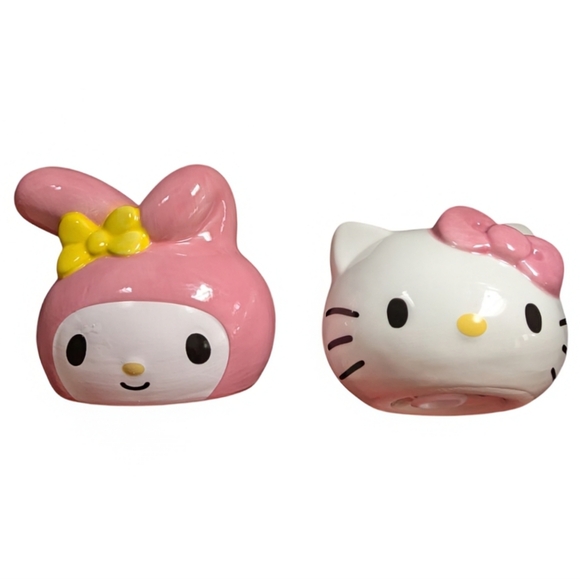 NEW Hello Kitty Salt and Pepper Shaker Set - Picture 2 of 6